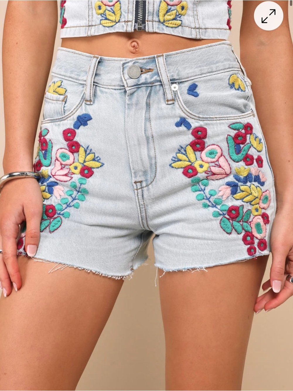 Blank NYC Reeve Picnic Date Light Wash Embroidered Floral Denim Shorts Size 26